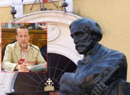 Spostato il busto di Verdi:  «Una semplificazione riduttiva dire che  lo facciamo per creare due posti auto»