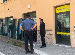 Rapina alle Poste di Recanati,  colpo da oltre centomila euro:  «Ci servono soldi, non lavoriamo»