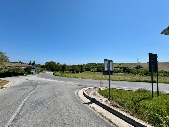 rotatoria-civitanova-celeste-4-650x488