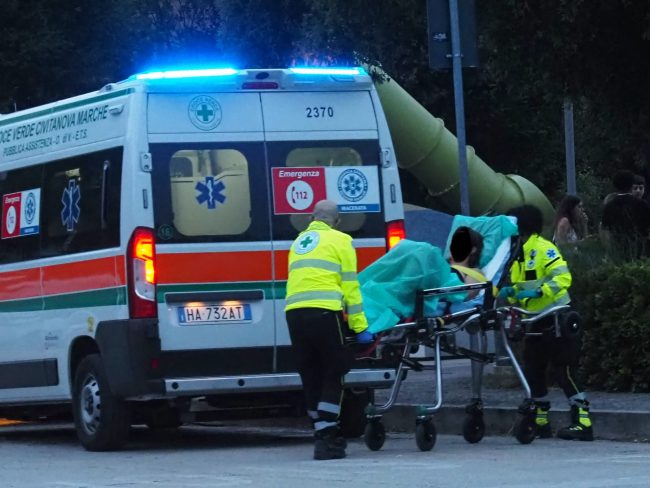 Beve troppo, ragazza in ospedale. Risse sedate sul nascere (Foto)
