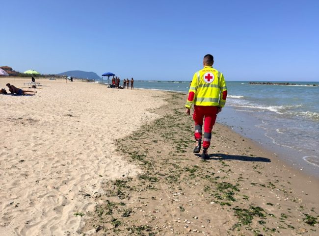 soccorsi-malore-in-spiaggia