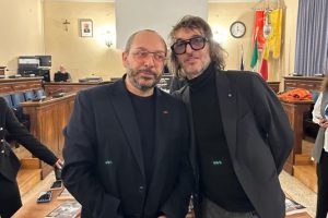 La Zanzara punge a Civitanova:  martedì arriva Giuseppe Cruciani