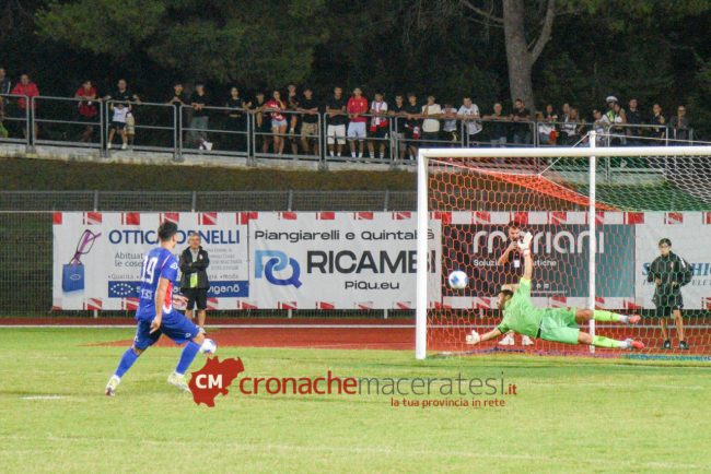 Primo-rigore_Maceratese_Recanatese_2tempo_FF-7-650x434