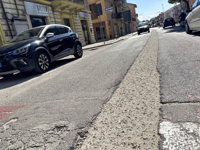 asfalto dissestato - via dante alighieri - civitanova (8)