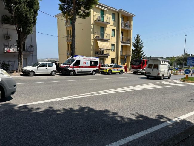 barricata in casa macerata via pancalducci ambulanza
