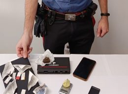 Con la droga vicino a un locale:  arresto bis per un 34enne