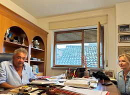 «Col rogo messe a rischio delle vite.  La polizia faccia presto, non vivo tranquilla»