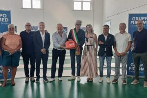 Fisiomed dona un defibrillatore  alla nuova palestra di Piediripa