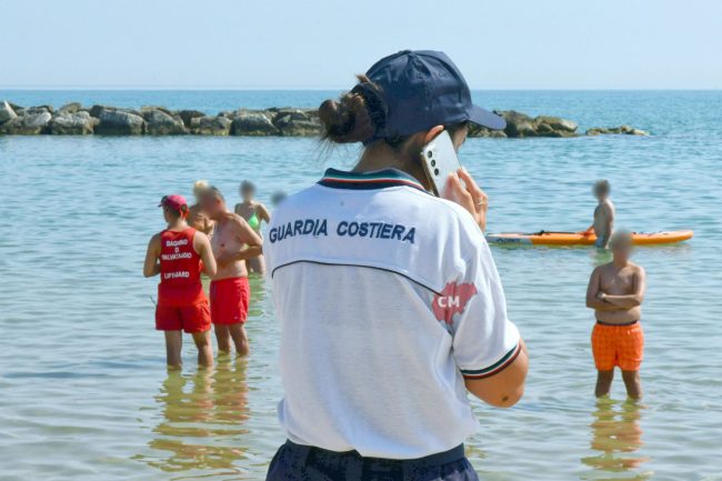 guardia costiera arkivio arkiv spiaggia lungomare nord civitanova - FDM