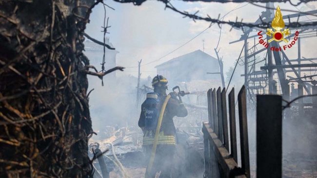 incendio-vigili-del-fuoco-corridonia-2-650x366