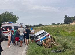Finisce fuori strada per evitare il frontale:  un ferito al pronto soccorso