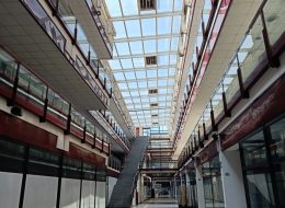 Danneggia le cassette a palazzo Zenit:  scoperto, fugge ai carabinieri  e si nasconde in un bagno