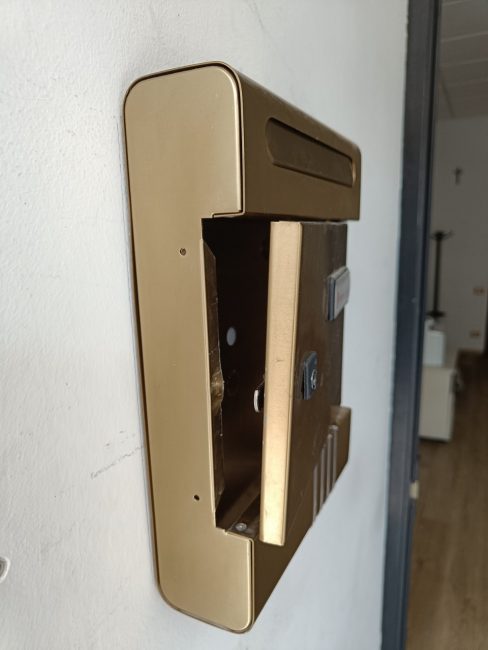 palazzo zenit cassette postali (24)