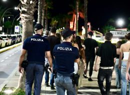 Ferragosto di eccessi a Civitanova:  picchiato un 27enne,  scippata la collanina a un giovane