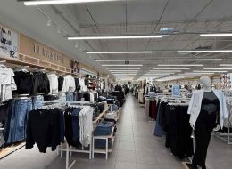 In 20 fanno razzia da Terranova,  rubati capi di abbigliamento