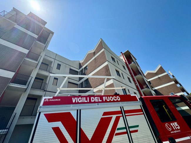 vigili-del-fuoco-civitanova-casa-studenti-anziani-3-650x488