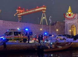 Incidente in un cantiere al porto:  due operai ustionati, uno è morto.  Proclamato lo sciopero
