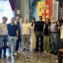 In vacanza vede il cartello “Schio”,  il sindaco va in Comune a ringraziare:  «Ci hanno aiutato dopo il sisma»