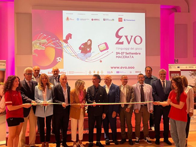Inaugurazione-EvoTaglio-del-Nastro