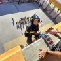 Ragazzo autistico scappa di casa,  salvato dalla vigile del fuoco:  «Sensibilità e coraggio, orgogliosi di lei»