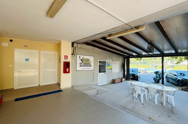 Spogliatoi-circolo-tennis-4-650x429