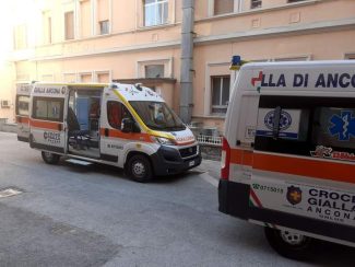ambulanze-al-salesi-325x244-1