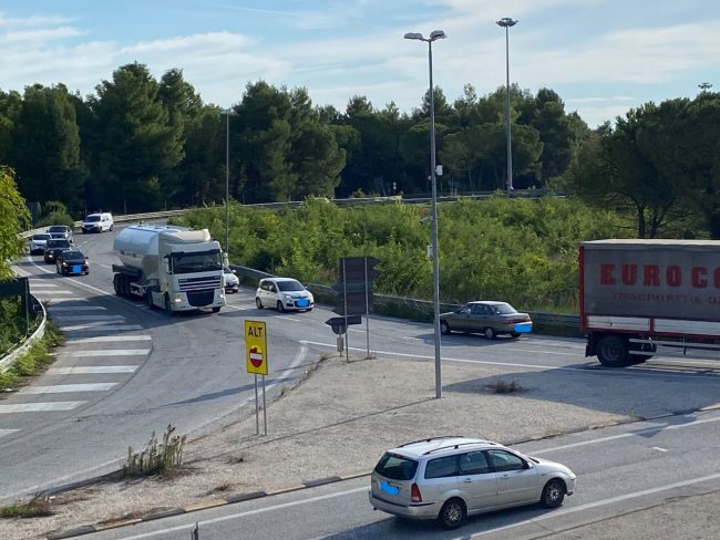 auto-contromano-rotonda-corridonia