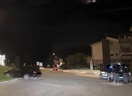 Auto finisce sopra l’aiuola,  un 20enne trovato con cocaina  e 2 ragazzi soccorsi: troppi drink