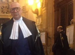 Accoltella la mamma,  cade l’accusa di tentato omicidio  «Non ha mai provato ad ucciderla»