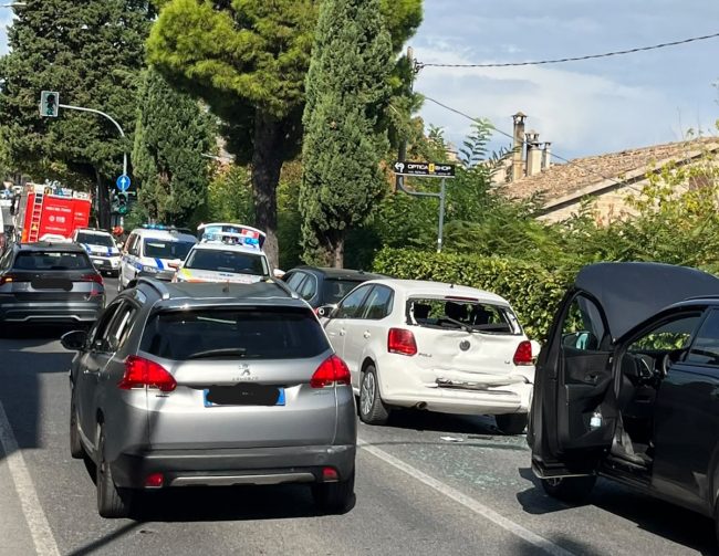 incidente-cimitero-macerata-5-650x503