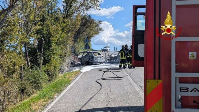 incidente-incendio-auto-recanati-1-650x366