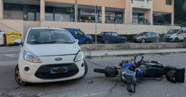 incidente-via-silone-moto-auto-macerata-2-650x339