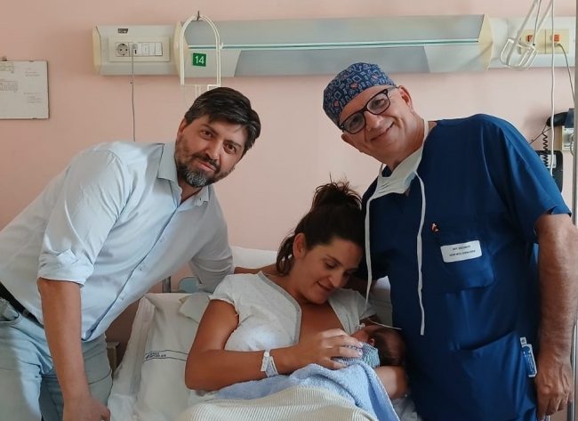matteo santinelli con la moglie daniela e il dottor mauro pelagalli