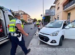 Schianto tra auto e moto:  un morto in via Dante Alighieri