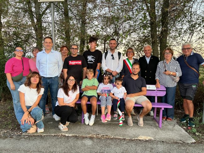 panchina-montefano-taglio-del-nastro-3-650x488