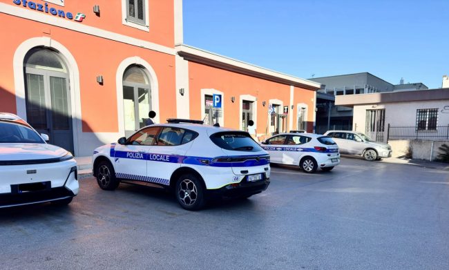 polizia-locale-stazione-civitanova-2-e1790613632679-650x391