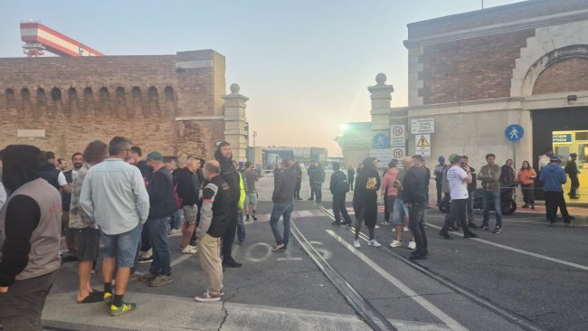 presidio-incidente-lavoro-ancona-cgil-ancona-2-650x366-1