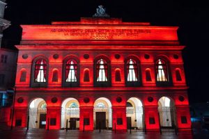 Campagna per il disarmo nucleare:  lo Sferisterio si illumina di rosso