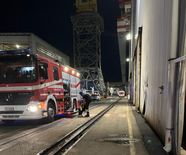 soccorsi-incidente-mortale-fincantieri-ancona-2-e1790776905775-650x543-1