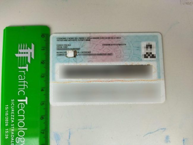 Documento con dati oscurati nella fotografia pubblicata da Cronache Maceratesi
