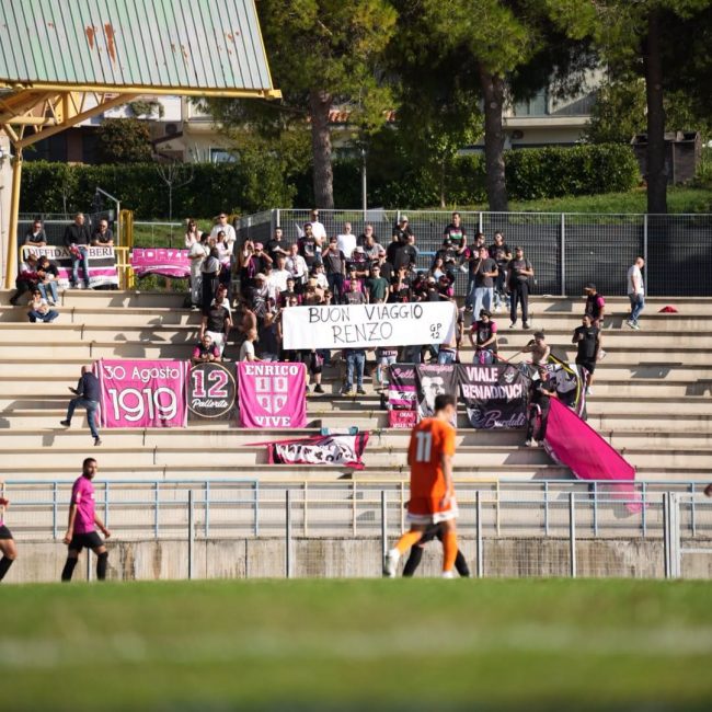 Montegranaro-Tolentino il saluto dei tifosi cremisi a Renzo Foglia scomparso in settimana