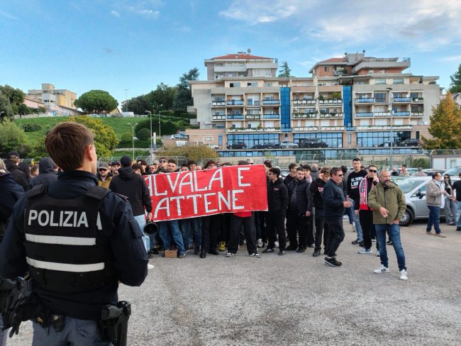 contestazione maceratese salvala e vattene