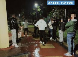 Controllo in una festa alla bocciofila:  un 21enne fugge e getta la droga,  poi aggredisce agente e militare: arrestato
