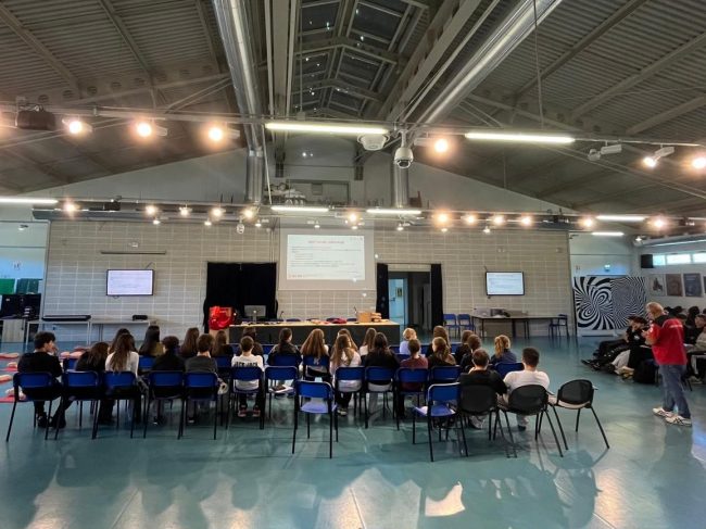 croce-rossa-liceo-da-vinci-lezione-4-650x487