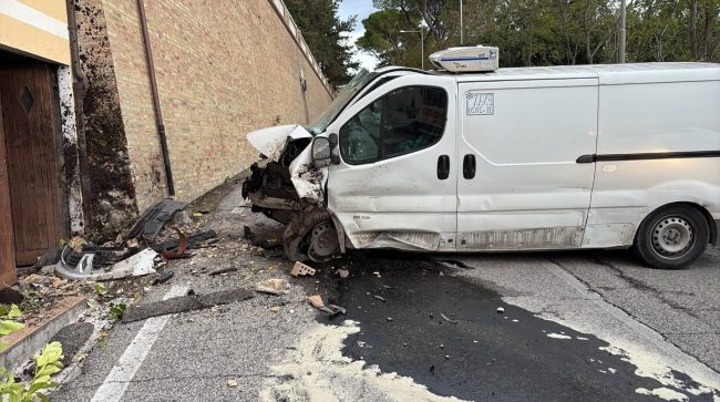 furgone-urbisaglia-incidente