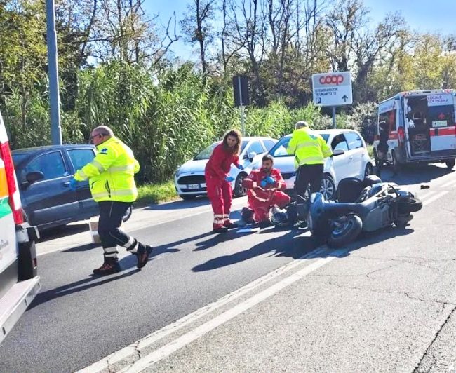 incidente-auto-scooter-statale-16-4-650x532