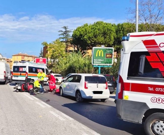 incidente-auto-scooter-statale-16-6-650x535