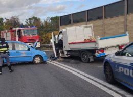 Auto contro furgone all’uscita dell’A14,  tre feriti e lunghe code