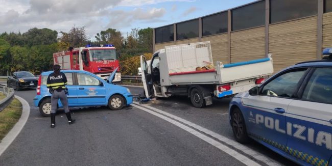 incidente-autostrada-civitanova-a14-panda-furgone-1-650x326