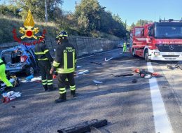 Frontale tra auto e camion,  morti due giovani marchigiani:  uno è un 21enne di San Severino